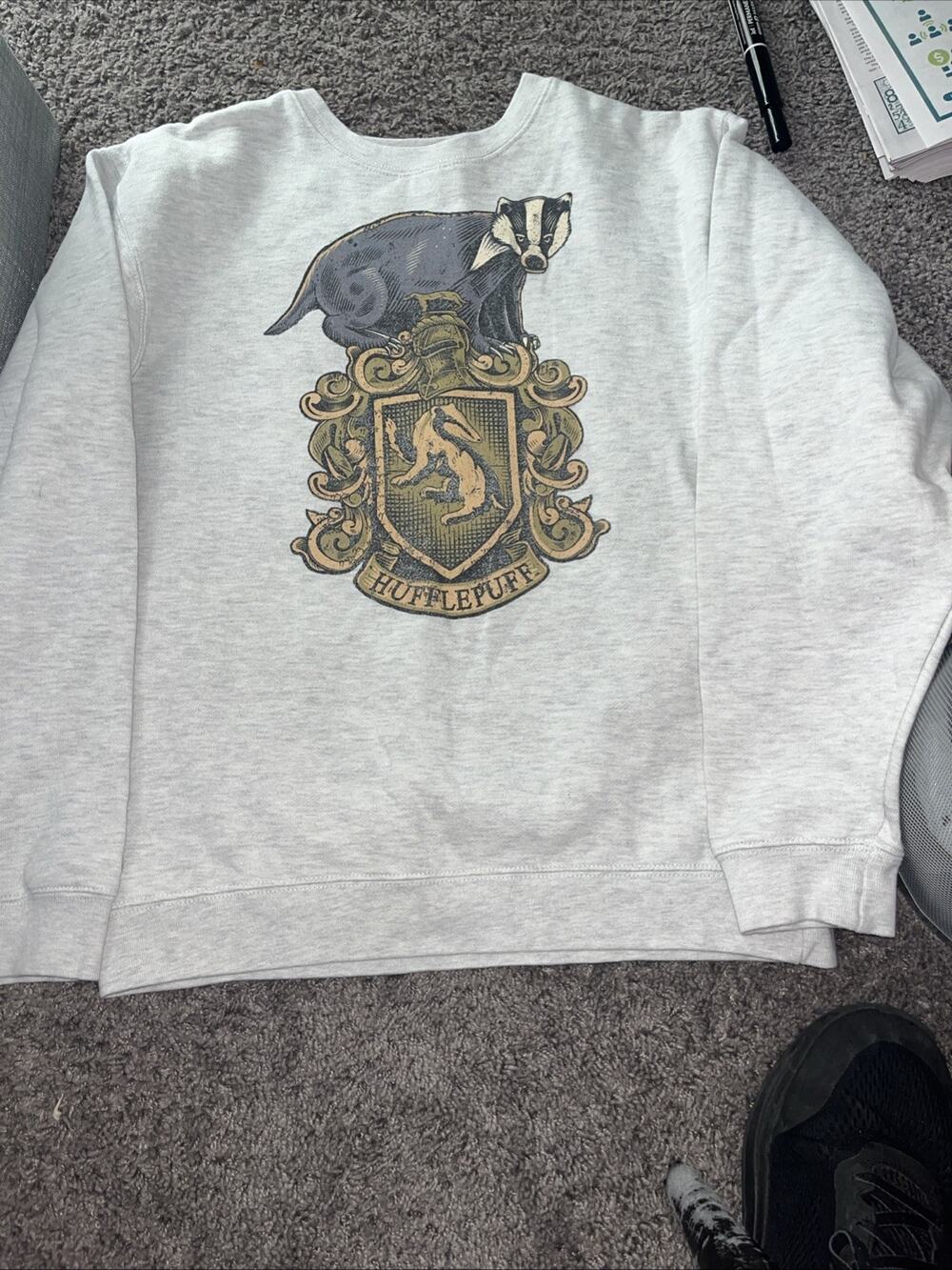 Wizzing World Of Harry Potter Hifflepuff Sweat Shirt 20in X 25 Long M